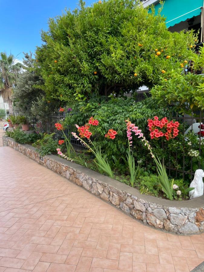 Apartment Aurora & Nicole Ideal Per Biker Con Terazza Vista Mare Parcheggio E Wi-Fi Gratuiti Pietra Ligure Zewnętrze zdjęcie
