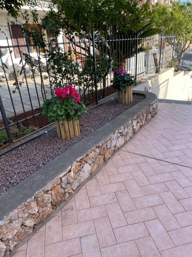 Apartment Aurora & Nicole Ideal Per Biker Con Terazza Vista Mare Parcheggio E Wi-Fi Gratuiti Pietra Ligure Zewnętrze zdjęcie