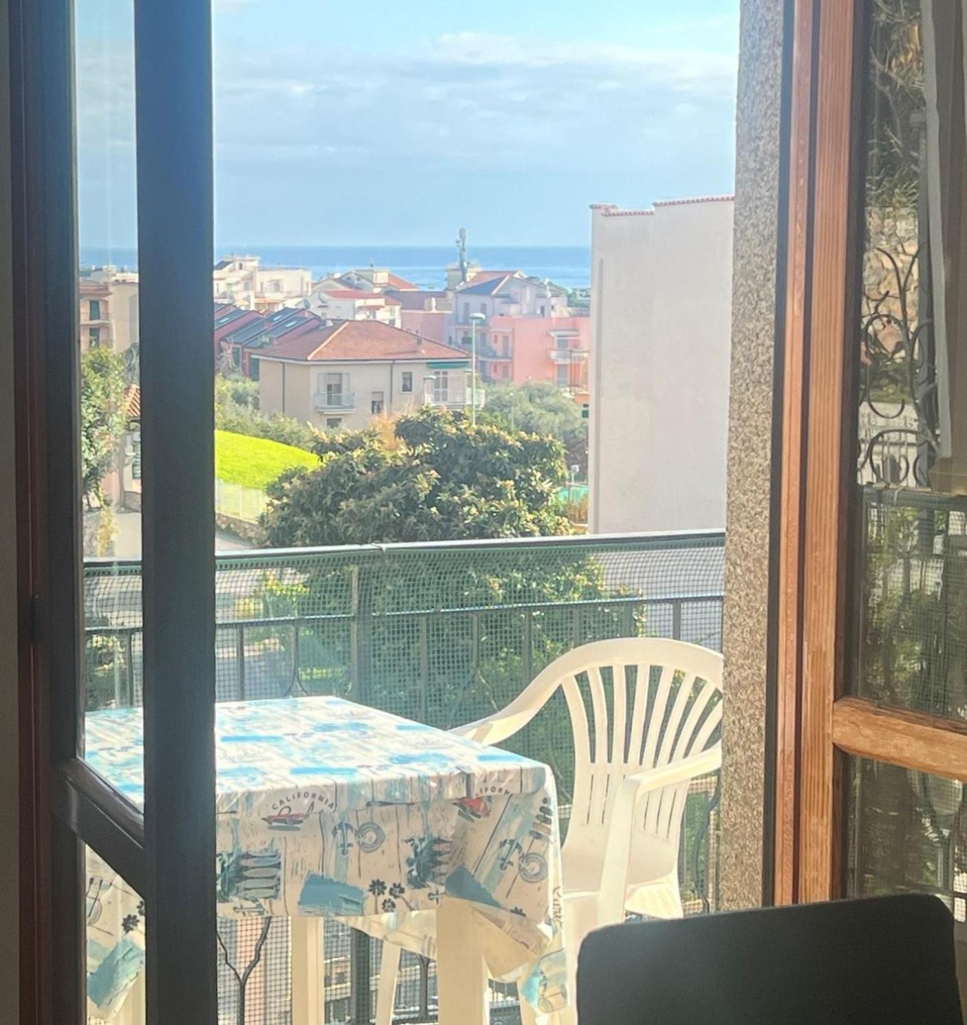 Apartment Aurora & Nicole Ideal Per Biker Con Terazza Vista Mare Parcheggio E Wi-Fi Gratuiti Pietra Ligure Zewnętrze zdjęcie