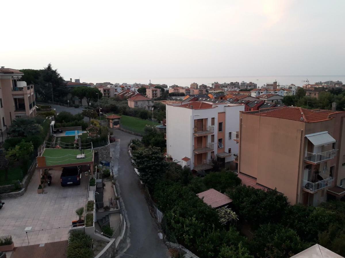 Apartment Aurora & Nicole Ideal Per Biker Con Terazza Vista Mare Parcheggio E Wi-Fi Gratuiti Pietra Ligure Zewnętrze zdjęcie